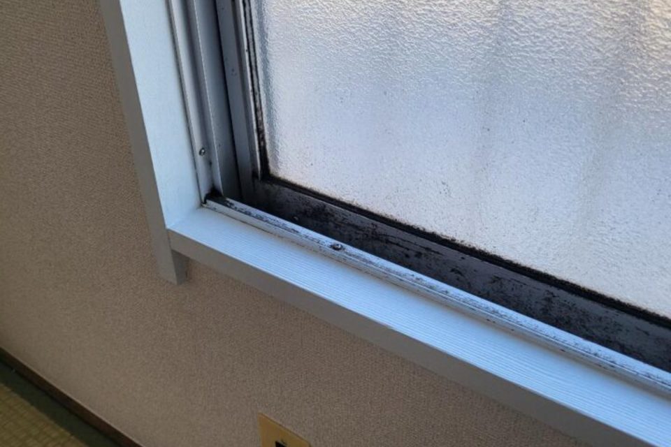 岡山市北区平野　Ｋ様アパート　室内窓枠塗装工事の画像
