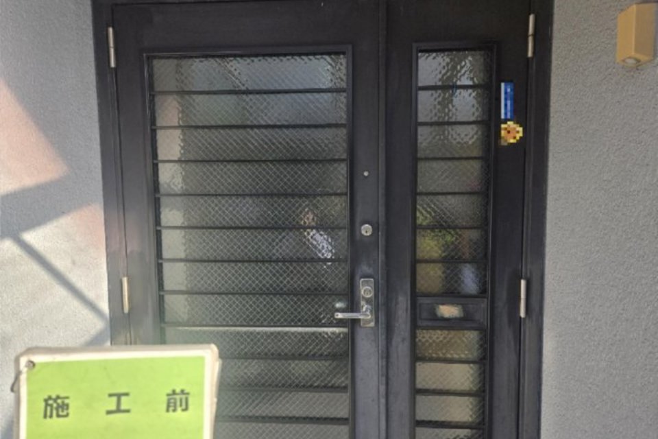 玄関ドア塗装工事の画像