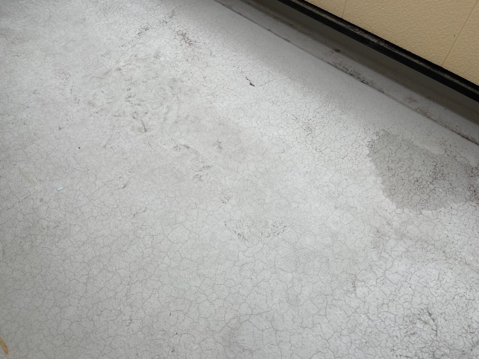 ベランダのひび割れは危険？放置すると起こるトラブルとはの画像