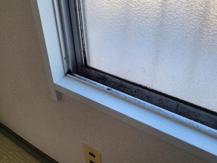 岡山市北区平野　Ｋ様アパート　室内窓枠塗装工事
