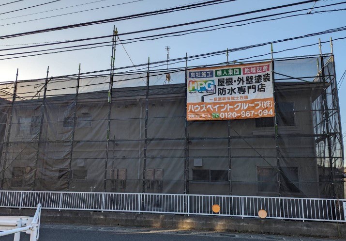 岡山市 アパートＦ様  屋根・外壁塗装に着工しております✨　　