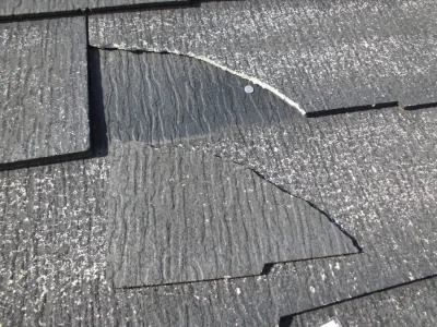 🏠屋根の欠け修繕はなぜ大切？塗装前の下処理で耐久性アップ！