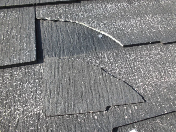 🏠屋根の欠け修繕はなぜ大切?塗装前の下処理で耐久性アップ!